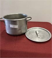 Small aluminum stock pot with lid