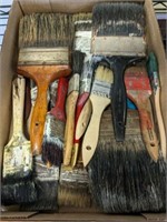 TRAY OF PAINT BRUSHES
