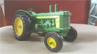 John Deere 820 Toy Tractor 1/16 scale