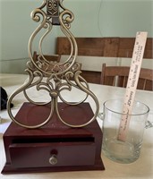 Wood base wine holder