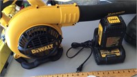 DeWalt cordless leaf blower w/battery & charger