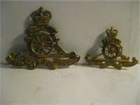 WWII QUEEN'S CROWN ARTILLERY CAP BADGE AND COLLAR