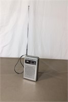 Vintage Realistic Transistor Radio -  Untested