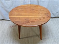 Mid Century Solid Wood Peg Leg Side / Coffee Table