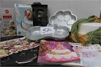 LOT OF CAKE DECORATING PANS AND SUPPLIES