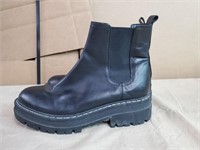 Marc Fisher boots size 8. Good condition