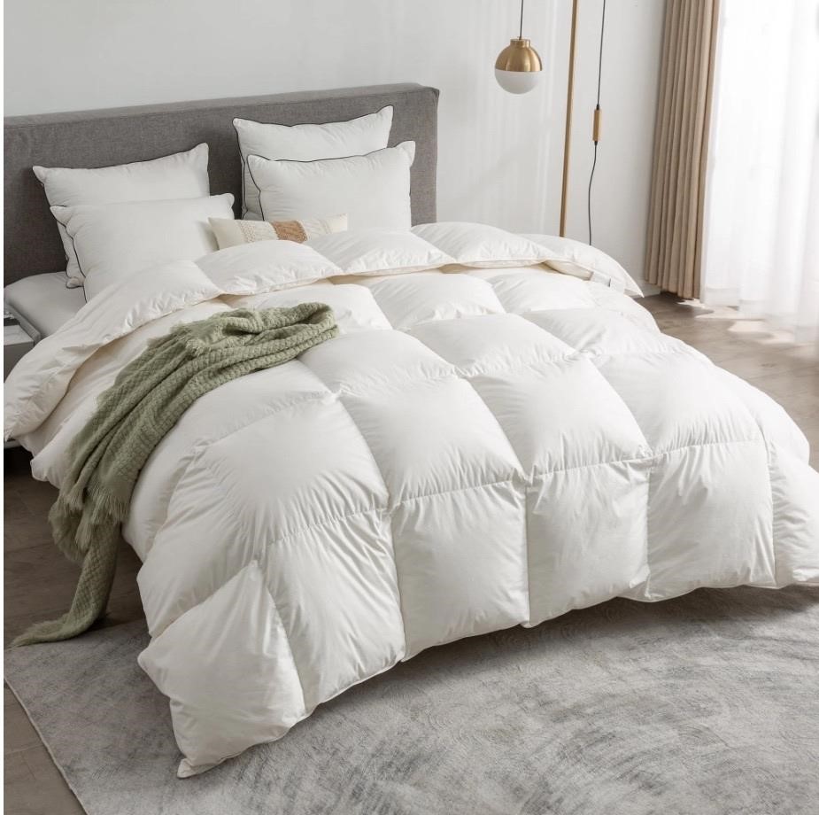 $160(98inx98in) Queen Goose Feather Down Comforter