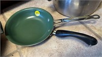 2 sm. Skillets