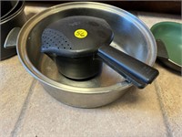 Pampered Chef & Pan