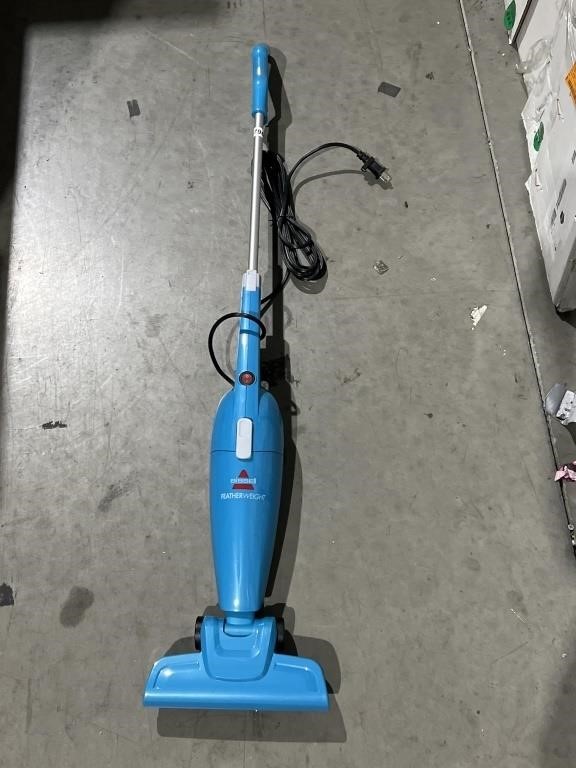 BISSELL FEATHERWEIGHT VACUUM