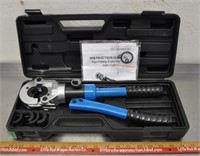 Pipe fitting crimping tool