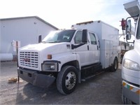 2004 GMC C6500 enclosed utility truck - VUT