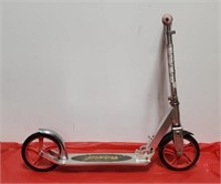 Children's scooter with adjustable handle bars.