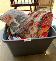 Tote w/ (3) Blankets