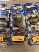 LOT OF 5 HOTWHEELS HOT WHEELS DIE CAST CARS