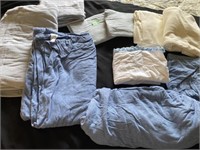 Lot of assorted bedding