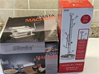 PASTA MAKER & JEWELRY TREE