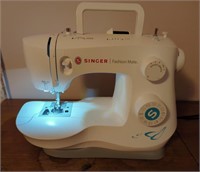 Singer Fashion Mate Sewing Machine