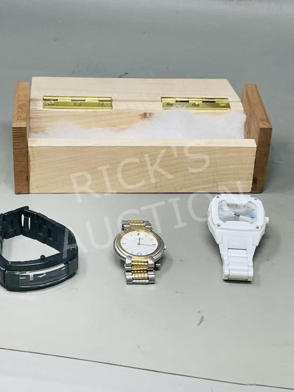 small wood box w/ 3 wrist watches -1 Wittnauer