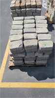 PALLET OF CONCRETE RETAINING WALL BLOCK