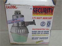 SECURITY OUTDOOR LIGHT - NEVER USED/NEEDS BULB