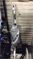 1 LOT ORECK VACUUM CLEANER