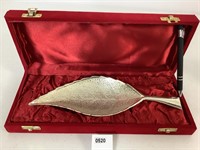 SILVER PLATED LEAF/RED VELVET BOX