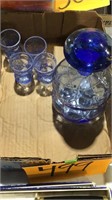Liquor decanter with glasses