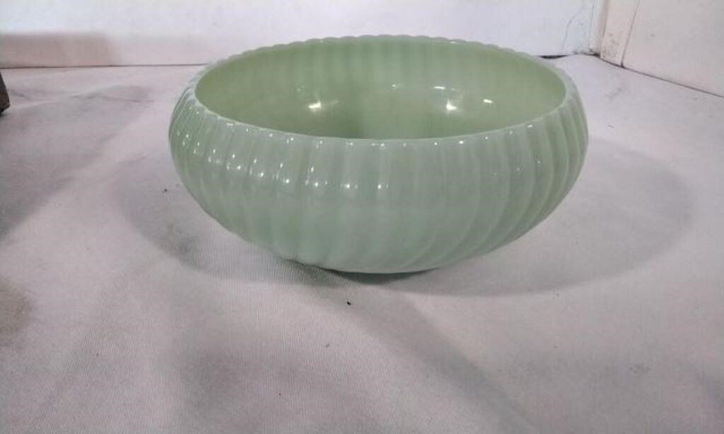 Retro Jadeite Swirled Bowl