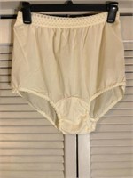 VINTAGE LEGGS NYLON PANTIES SIZE 8