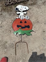 SNOOPY ON PUMPKIN METAL ART