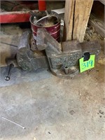 Bench vise