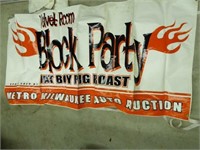 2 block party banners