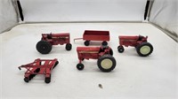 International Tractors and Wagons 1/32