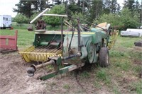 John Deere 327 Baler