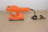 BLACK & DECKER DUAL ACTION SANDER WORKS