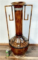 Grand vase 39" de haut en tôle œuvrée style cuivre