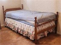 VINTAGE WOODEN TWIN BED