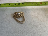 Vintage Pearl brooch