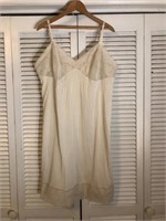 VINTAGE VANITY FAIR NYLON ANTRON III SLIP DRESS 46