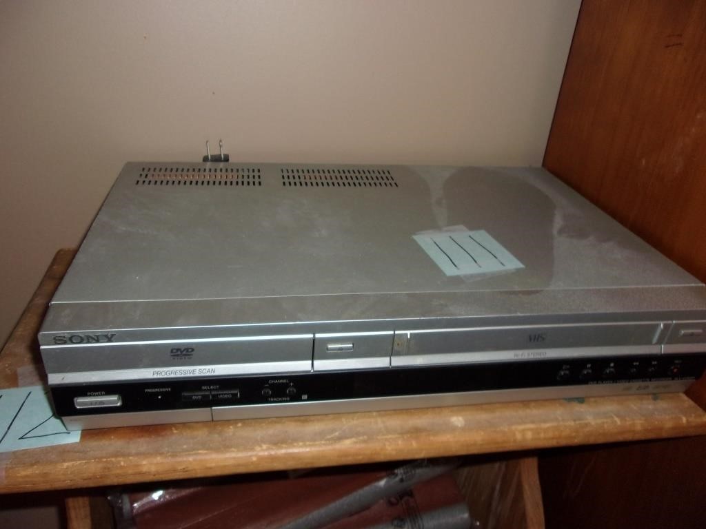 SONY DVD/VHS PLAYER