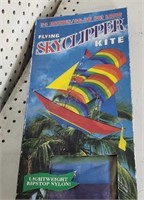 Skyclipper Kite - Flying Ship 34"