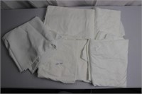Lot White Table Cloths / Unknown Size / Unknown Sh