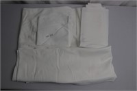 Lot White Table Cloths / Unknown Size / Unknown Sh