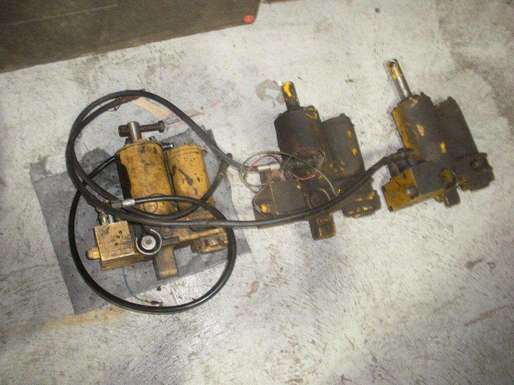 (3) Snow Plow Hydraulic Cylinders - condition