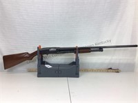 Winchester model 12 16ga shotgun. 28 inch barrel.