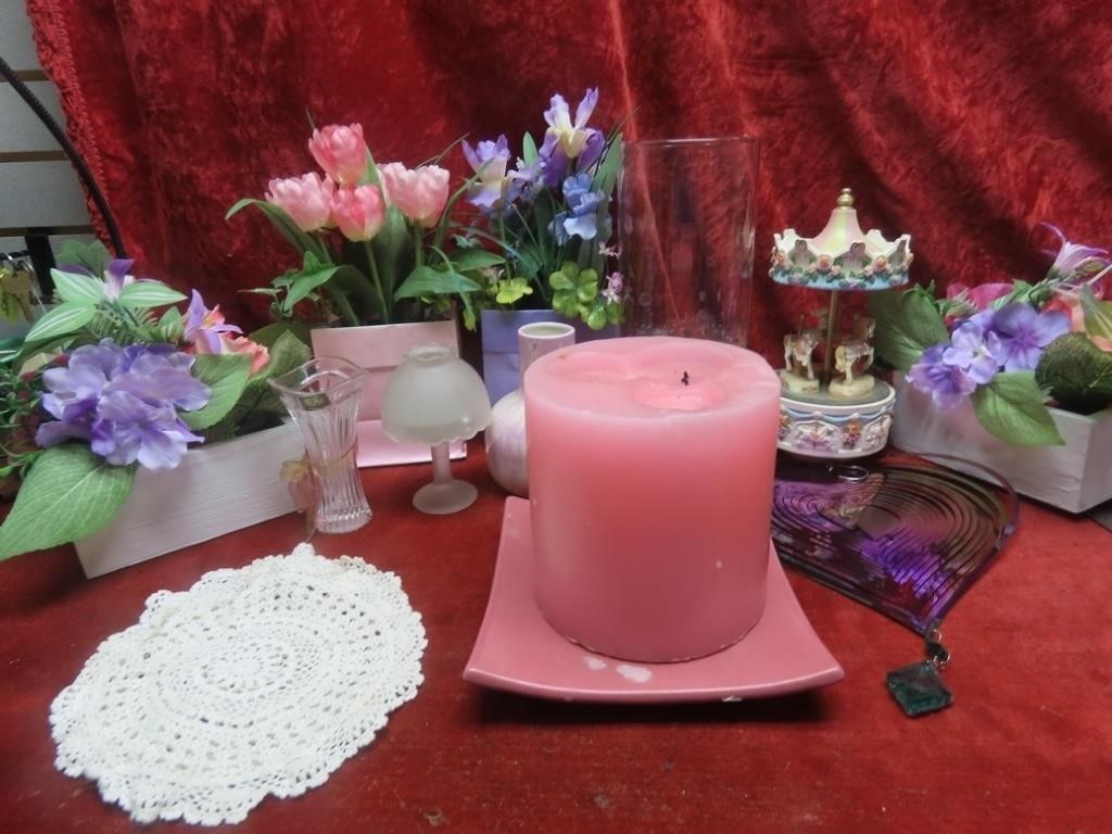 Flower & candle décor.