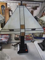 TIFFANY STYLE TABLE LAMP