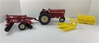 INTERNATIONAL HARVESTER ERTL TRACTOR, CULTIVATOR