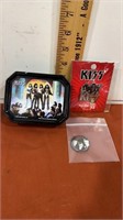 Kiss lidded container and kiss pin back new on